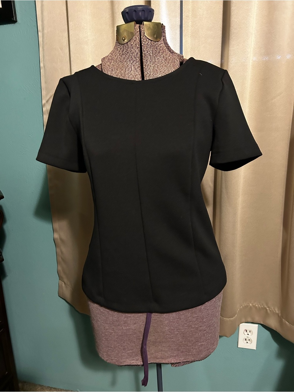 Ann Taylor Black Short-Sleeve Crewneck Top